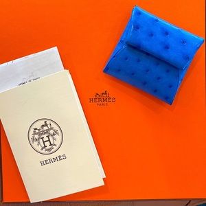 Hermès bastia coin purse in exotic leather (ostrich). (Color: bluet)